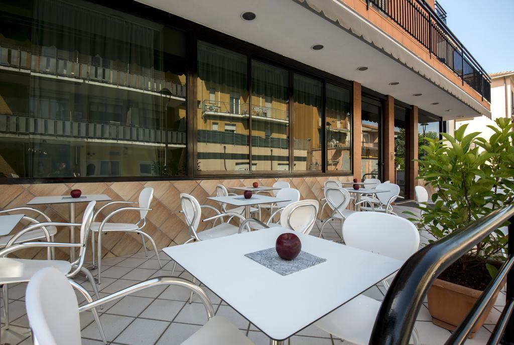Hotel Scarlet Rimini Exterior foto