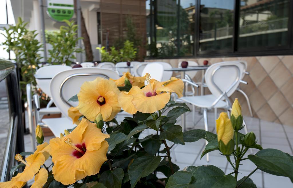 Hotel Scarlet Rimini Exterior foto